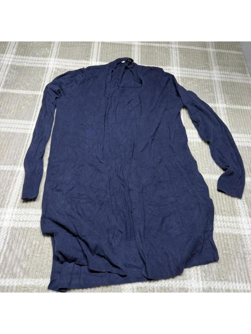 Navy blue long sleeve sweater dress with a relaxed fit Size: M #preppy